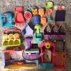 Lot of 19 Big LPS Accessories and Play Sets